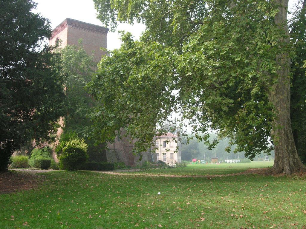 Castello Sannazzaro B&B Giarole Exterior photo